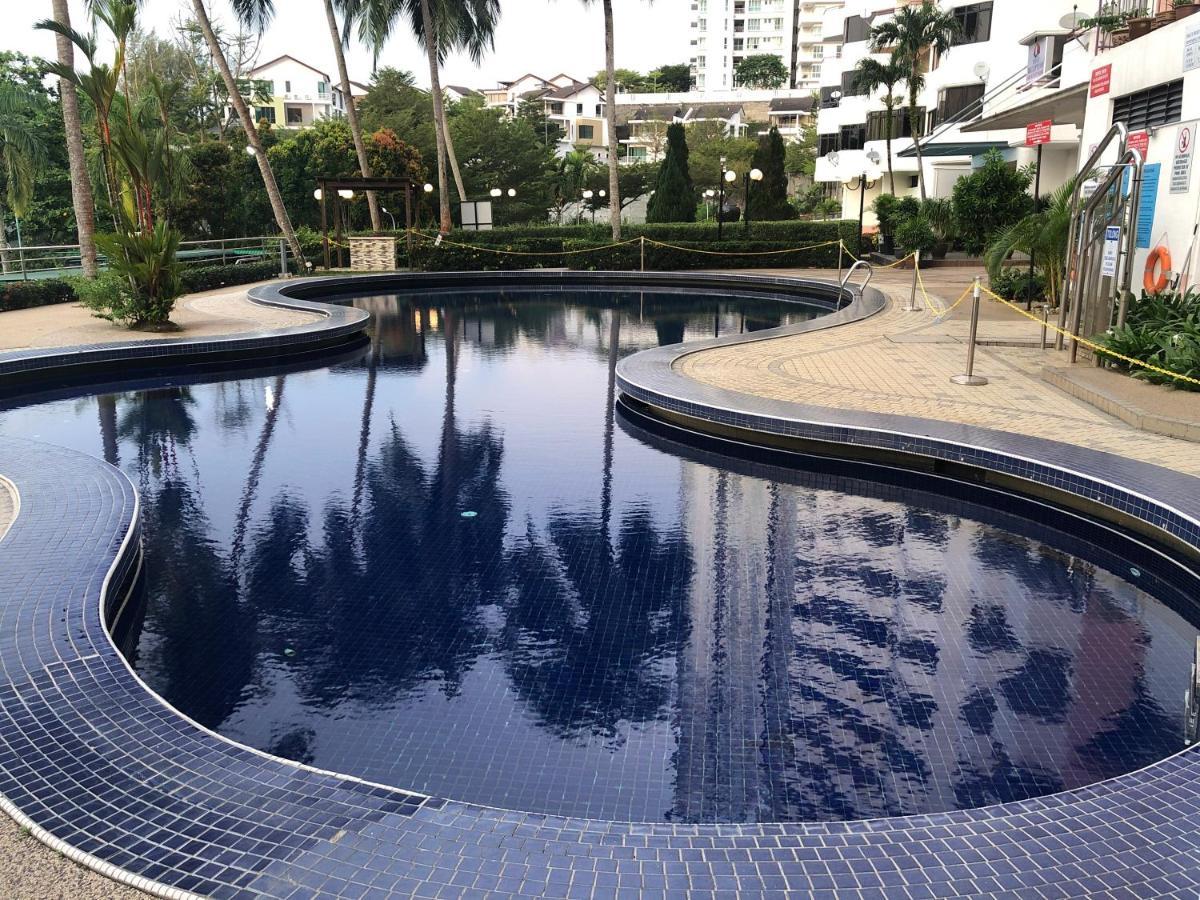 Beach Resort 7 Home Stay Sri Sayang Apartment Batu Ferringhi 3Bedroom Exterior photo