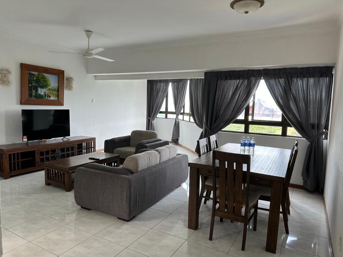 Beach Resort 7 Home Stay Sri Sayang Apartment Batu Ferringhi 3Bedroom Exterior photo